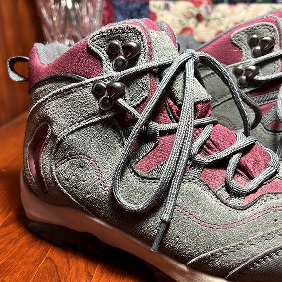 Lands End woman’s Leather/Suede Water-Proof Hiking Boots Size 7.5B - Picture 2 of 10